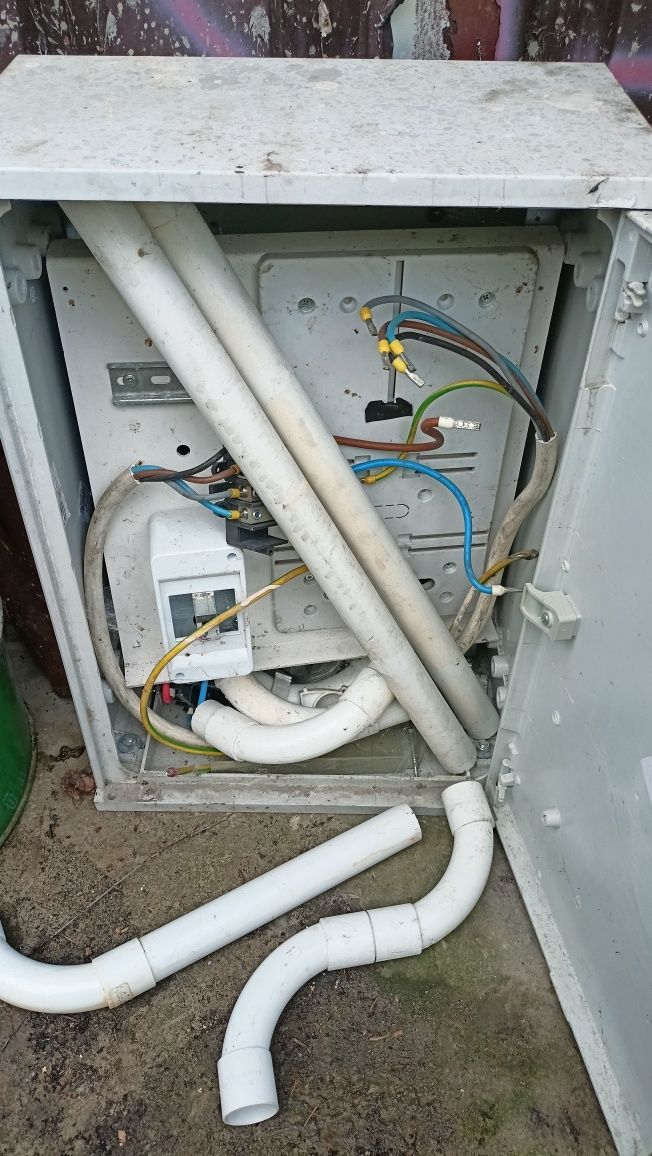 Skrzynka elektryczna na budowę