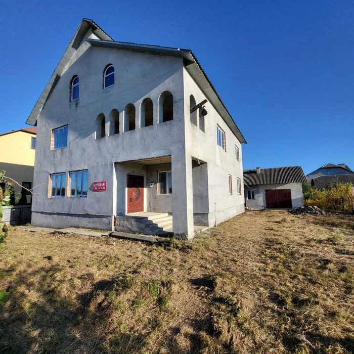 Продаж 2 поверхового будинку з літньою кухнею, гаражем та госп. приміщ