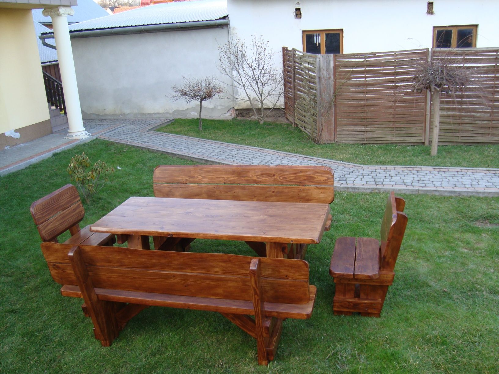 Meble ogrodowe drewniane