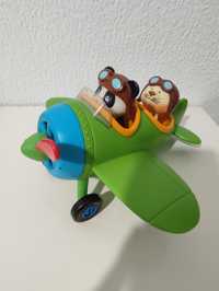 Avião do panda a pilhas