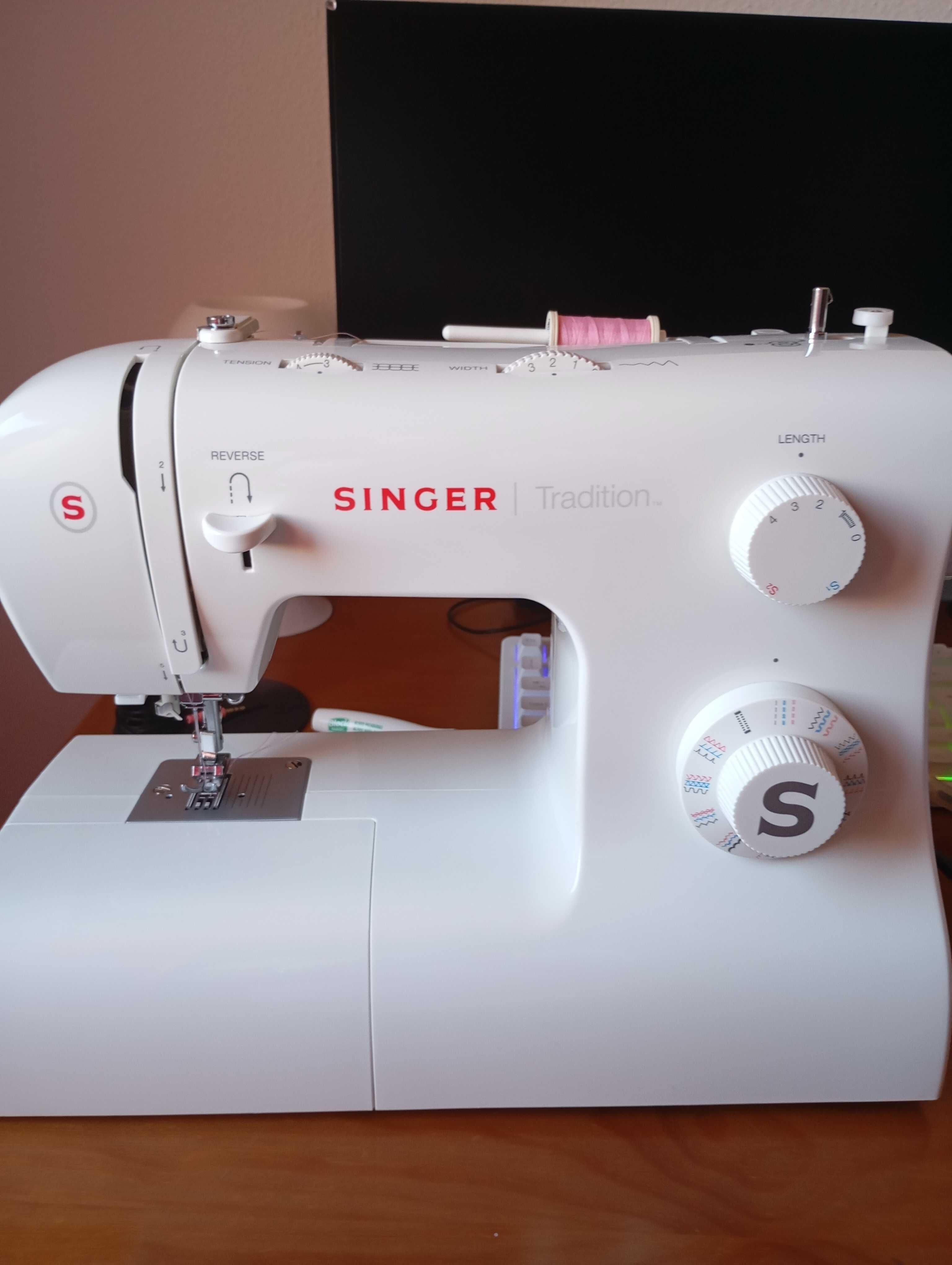 Máquina de costura Singer tradition 2282