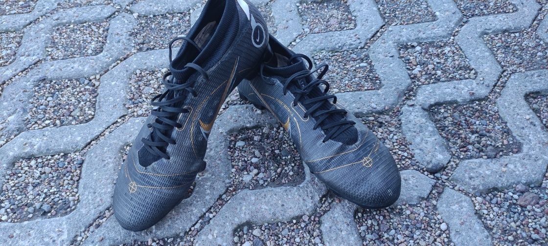 Używane korki pół profesjonalne Nike Mercurial Vapor 14 Pro FG roz. 45