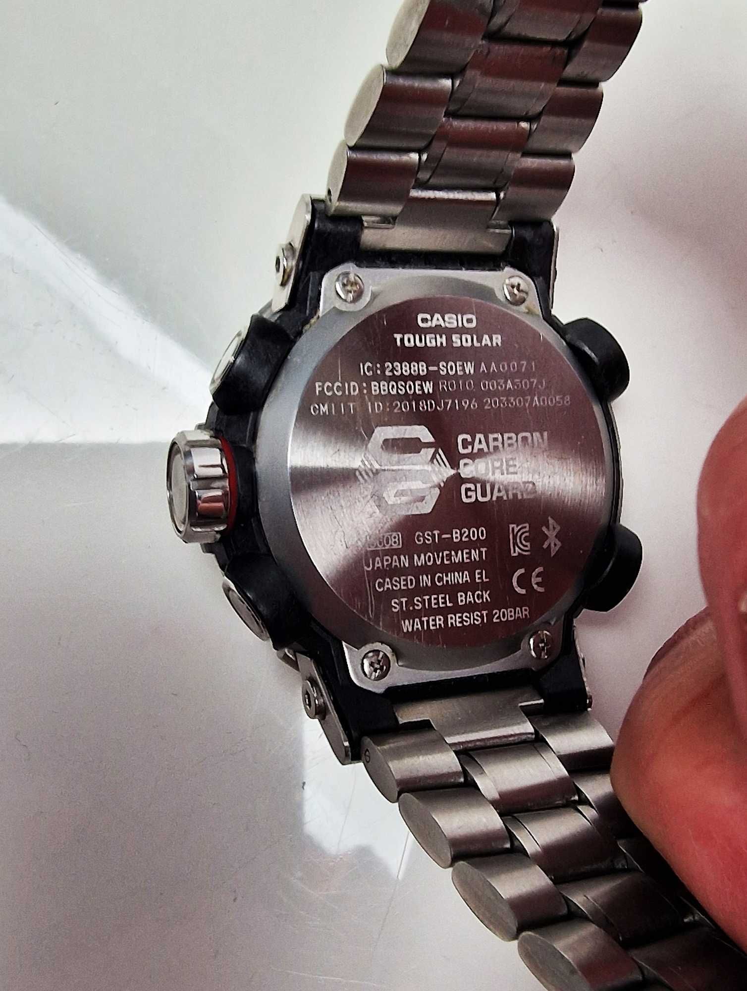Elegancki zegarek sportowy CASIO G-SHOCK GST-B200-1AER bluetooth