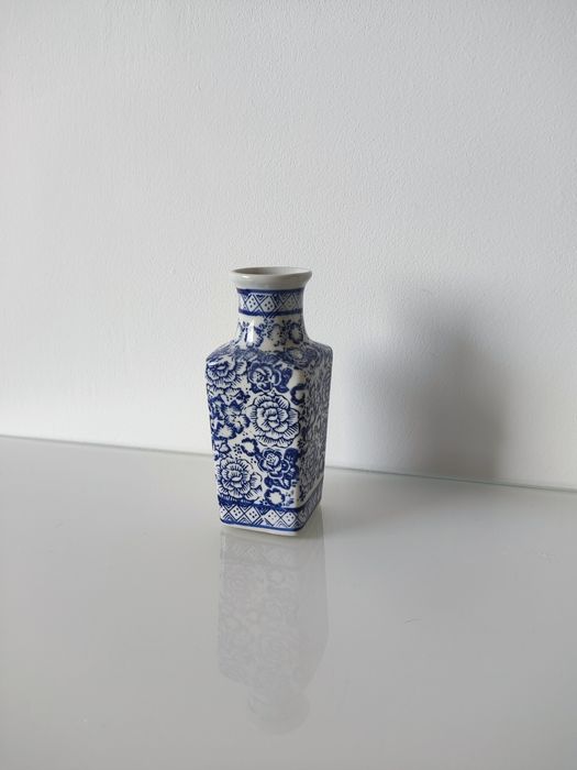 Wazon z porcelany mały