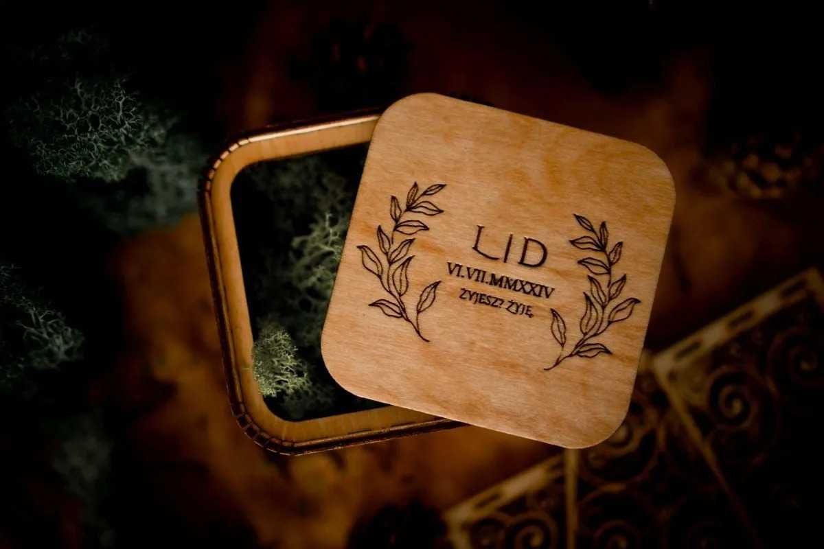 Ekskluzywne Pudełka na Ślubne Obrączki z Personalizowanym Grawerem