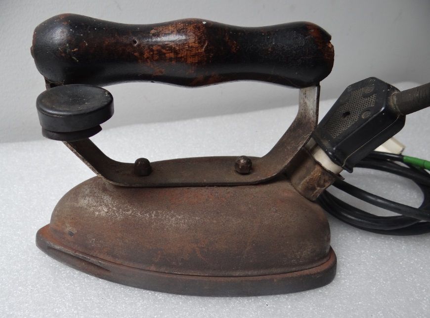 Ferro de Engomar Antigo (+/- 80 anos)