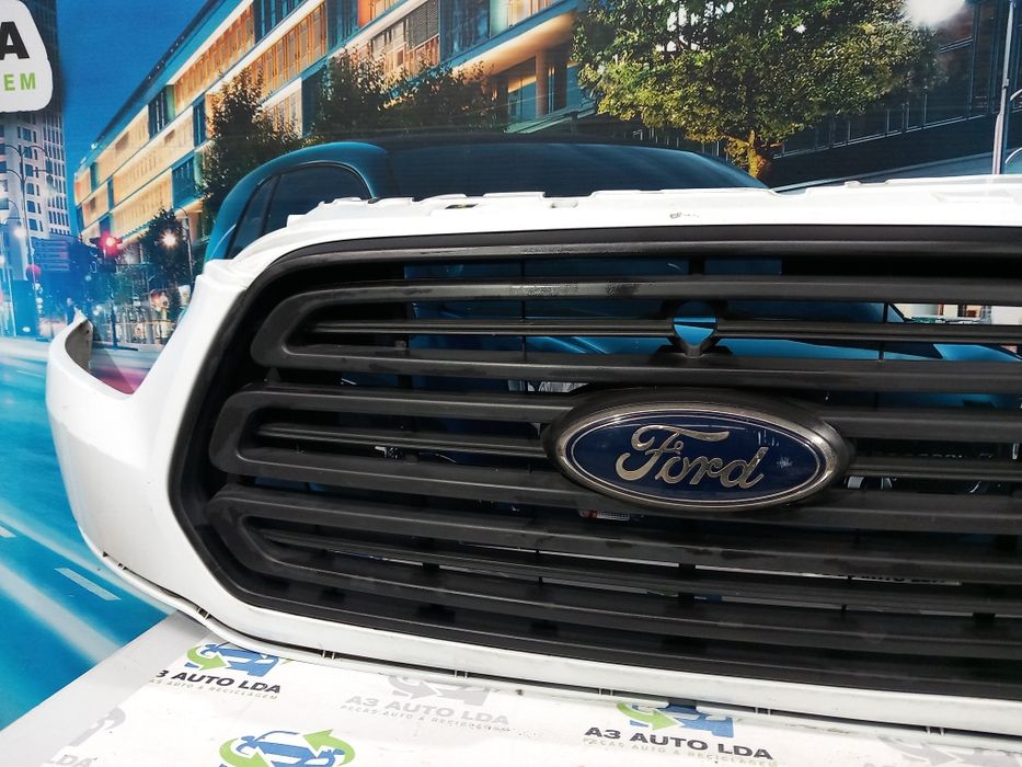 Frente com grelha Ford Transit 2015