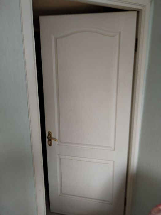 Двери в сборе, врезанные