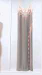 Vestido acetinado com renda