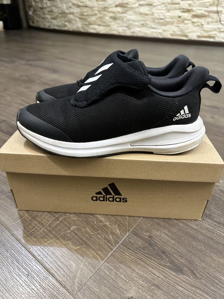 Продам детские кроссовки Adidas, размер 36