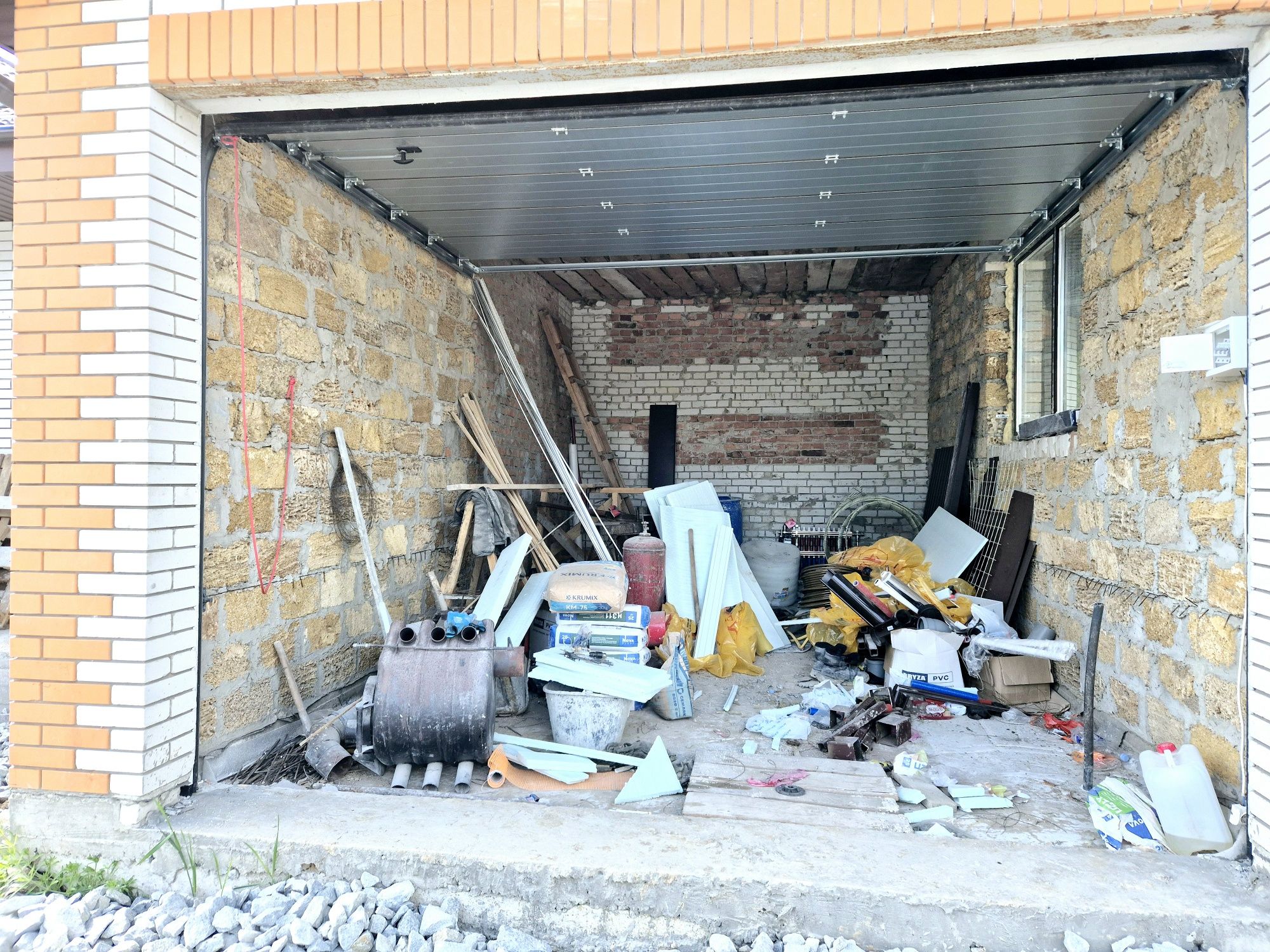 Новий будинок в передмісті Житомира с. Глибочиця гараж світло скважина