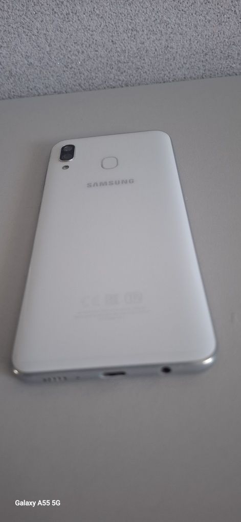Смартфон Samsung Galaxy A30 в ідеальному стані