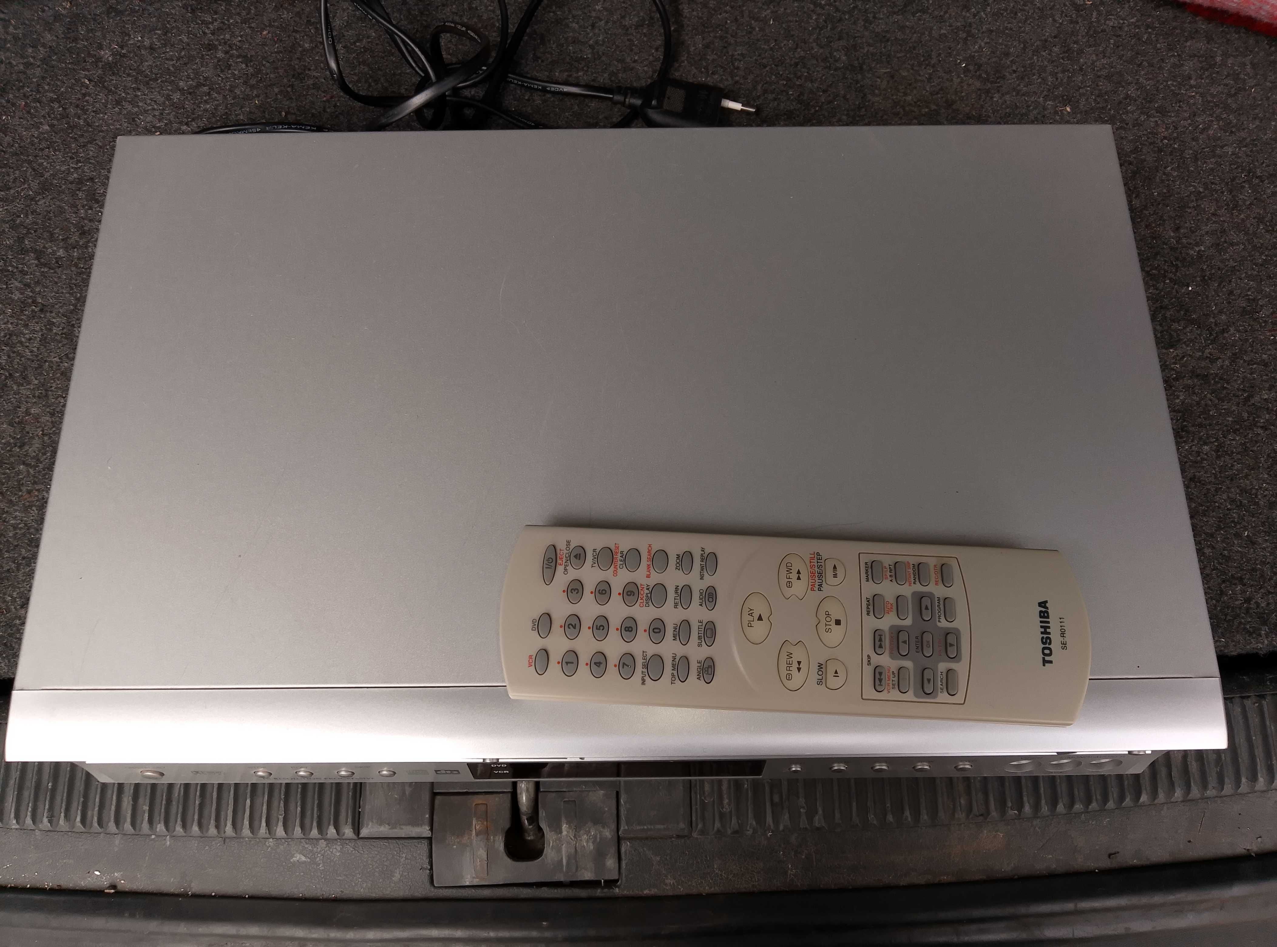 Odtwarzacz VHS  i CD
