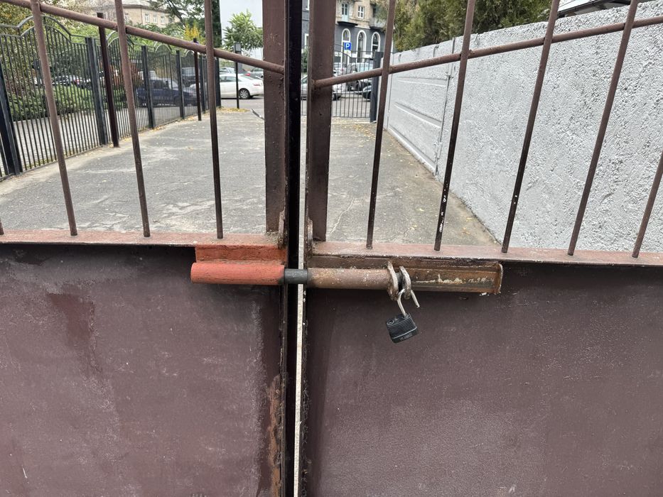 Ворота залізні шириною 3 метра