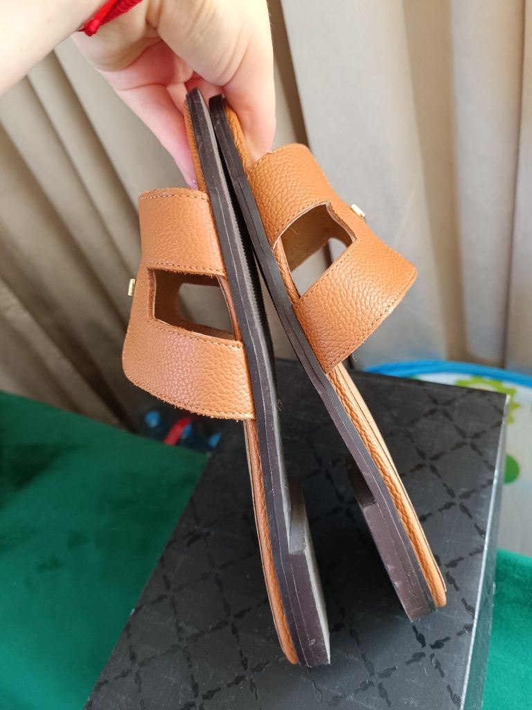 Piękne eleganckie skórzane brązowe klapki damskie Ochnik 36 camel