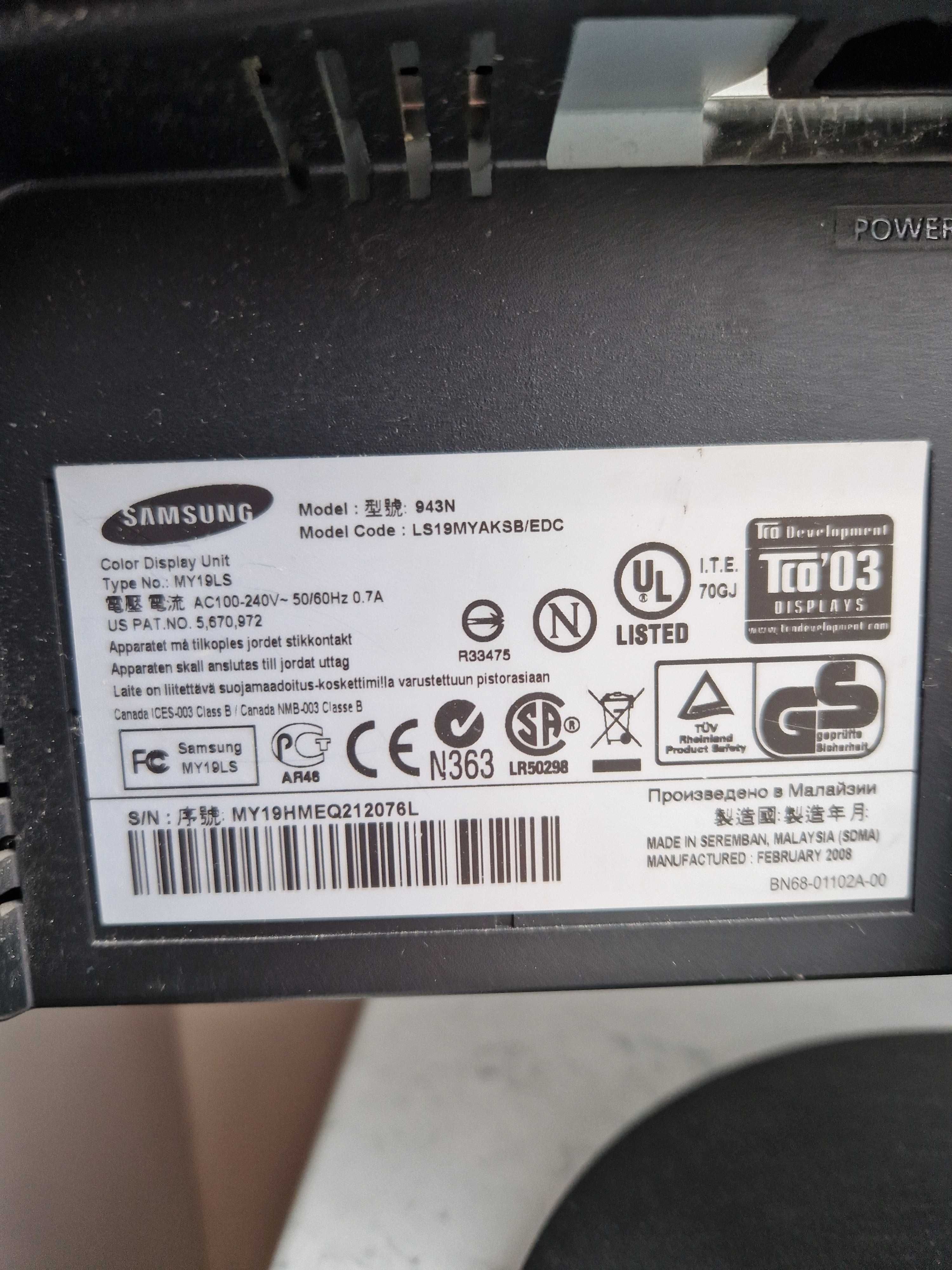 Квадратний монітор Samsung SyncMaster 943n