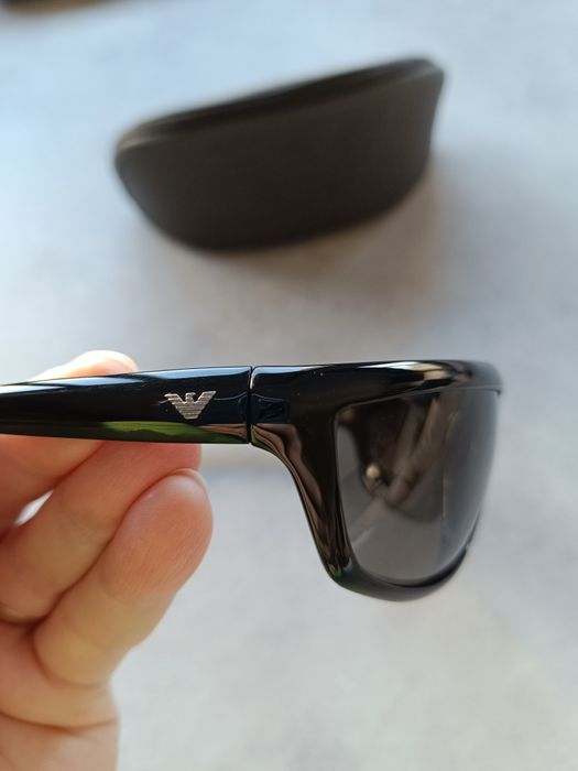 Óculos de sol pretos da Empório Armani