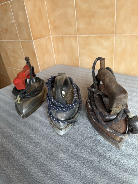 Ferros de engomar antigos