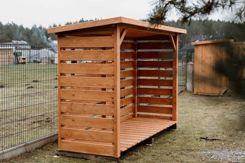 Drewutnia poszerzana 3,14 x 1,1m , deska szeroka z dachem prostym