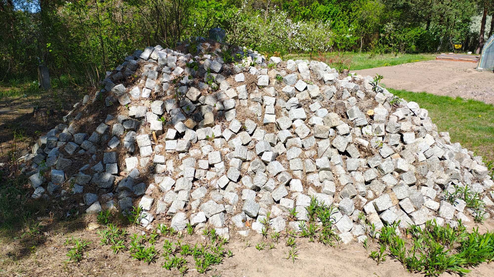 Kostka granitowa drogowa ze starej drogi, około 40 ton