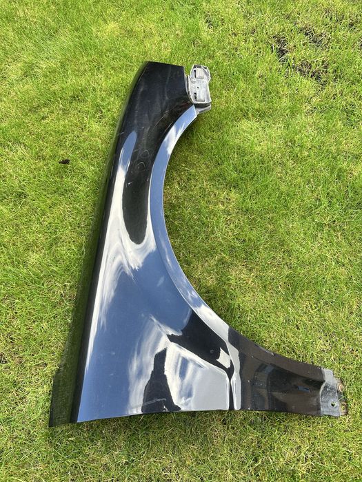 Passat b5 fl błotnik prawy LC9Z