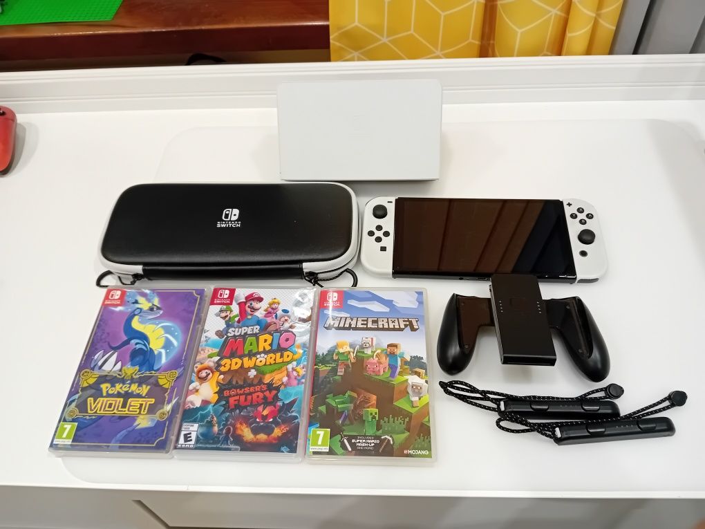 Nintendo swich OLED w oryginalnym pudełku z  pokrowcem i 3 grami