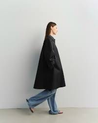 Чорний плащ zara water repellent
