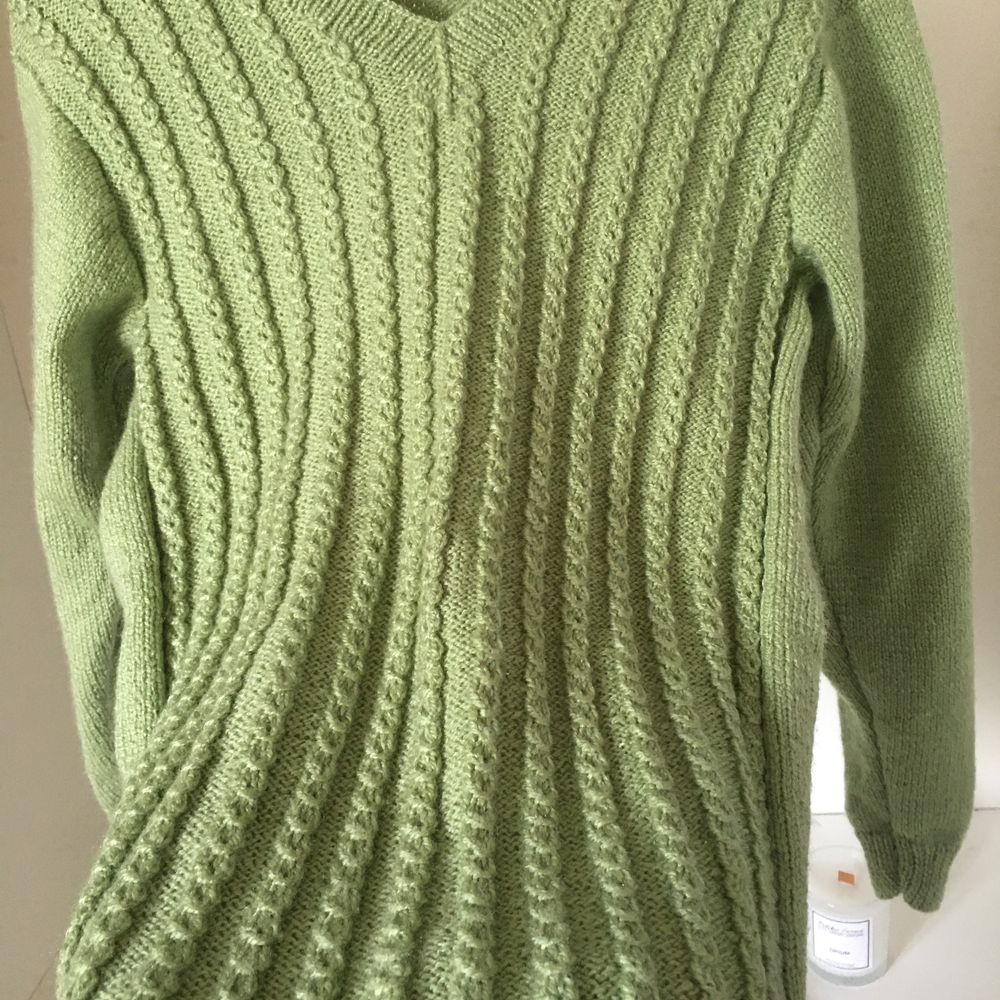 Sweter seledynowy pistacjowy handmade wełna wełniany ręcznie robiony M