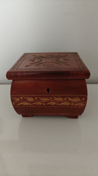 Drewniana szkatułka