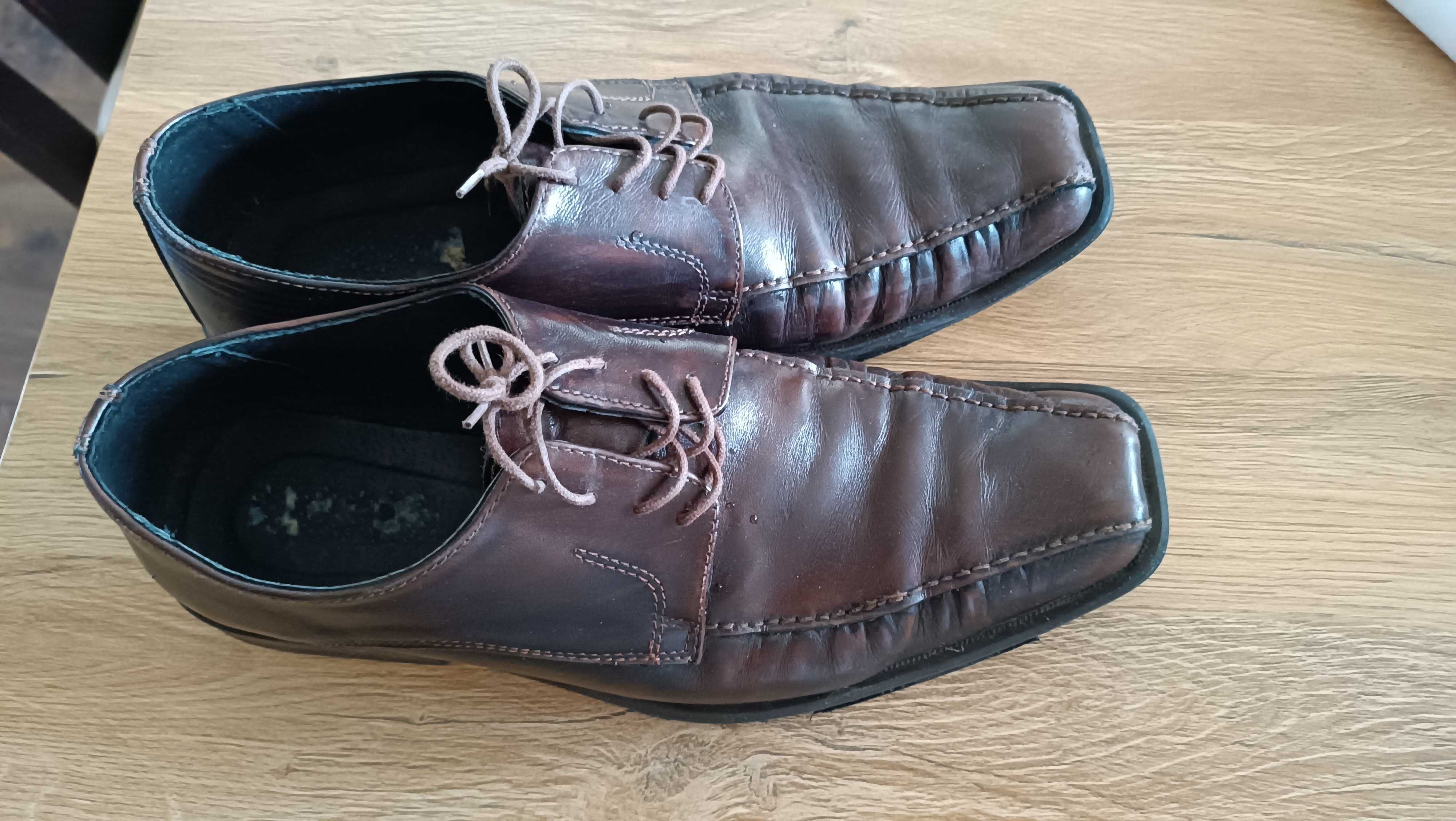 Brązowe buty do garnituru męskie
