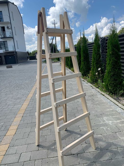 Драбина - стримянка (дерев'яна) ходуля