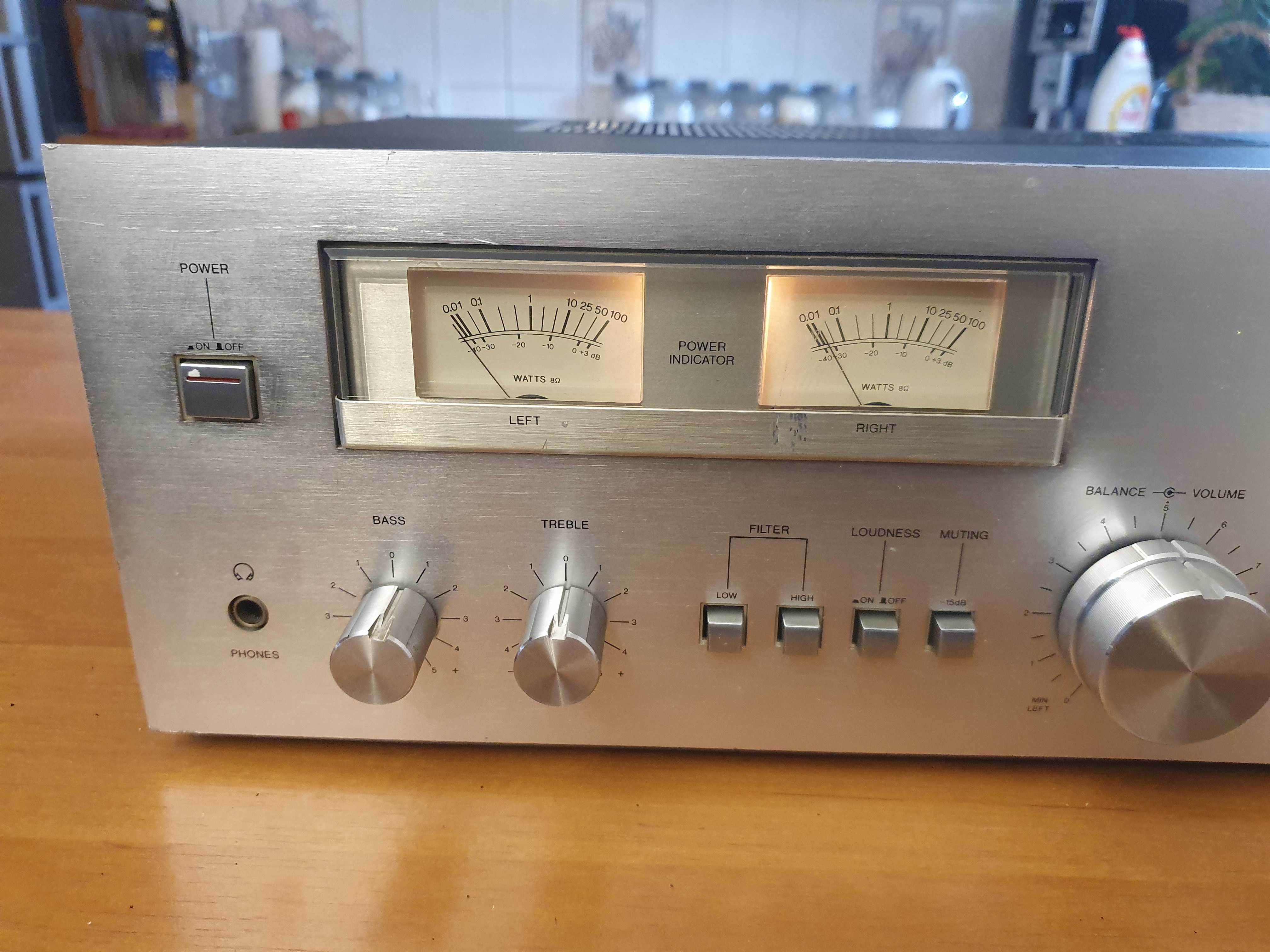 Wzmacniacz Aiwa 8300 z 1979r.