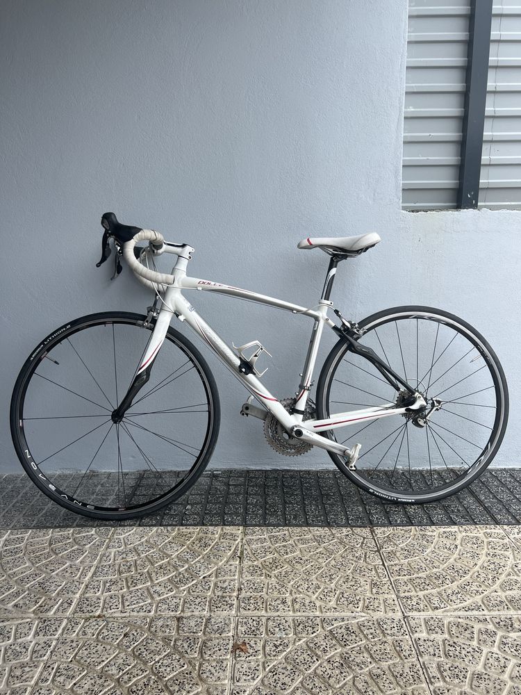 Bicicleta de estrada specialized dolce comp