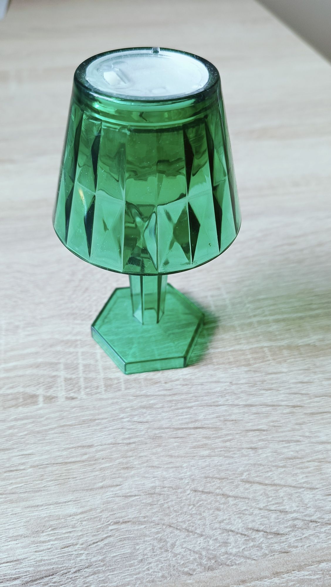 Lampka nocna    .
