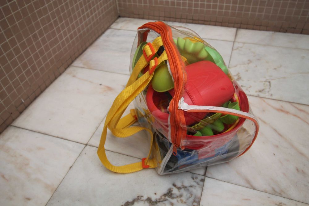 brinquedos praia criança
estão como novos
