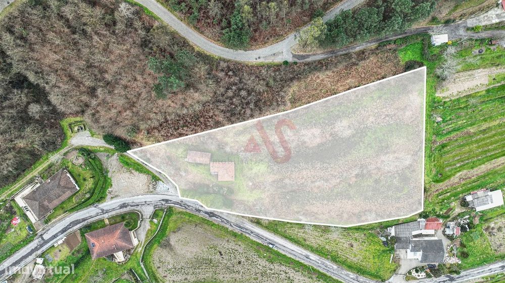 Moradia para Restauro com Terreno com 3.512 m² em Pombeiro de Ribavize