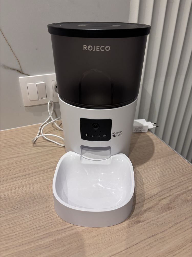 Automatyczny podajnik karmy ROJECO