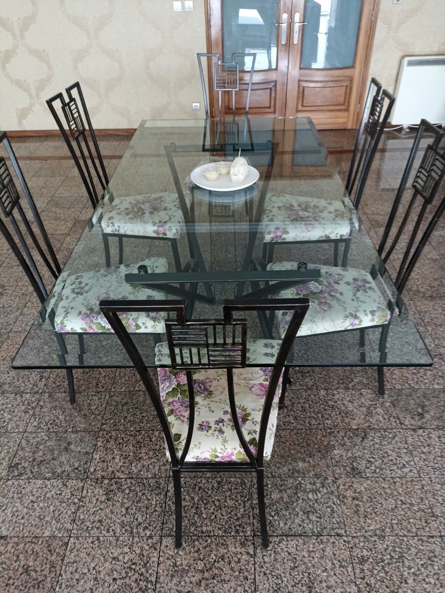 Mesa de sala com 6 cadeiras