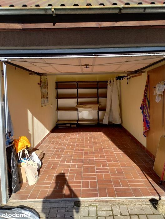 Duży samodzielny garaż z antresolą. Pieczewo