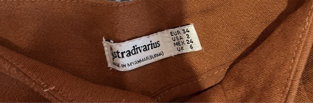 Calças castanhas da stradivarius