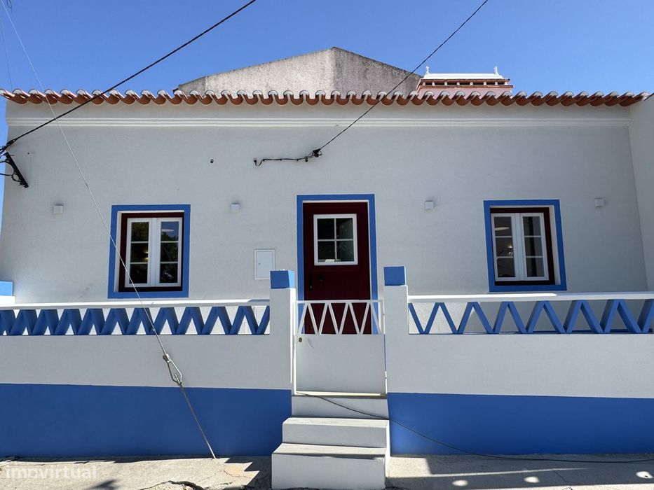 Casa Alentejana | 3 quartos | Totalmente renovada | Quintal e terraço