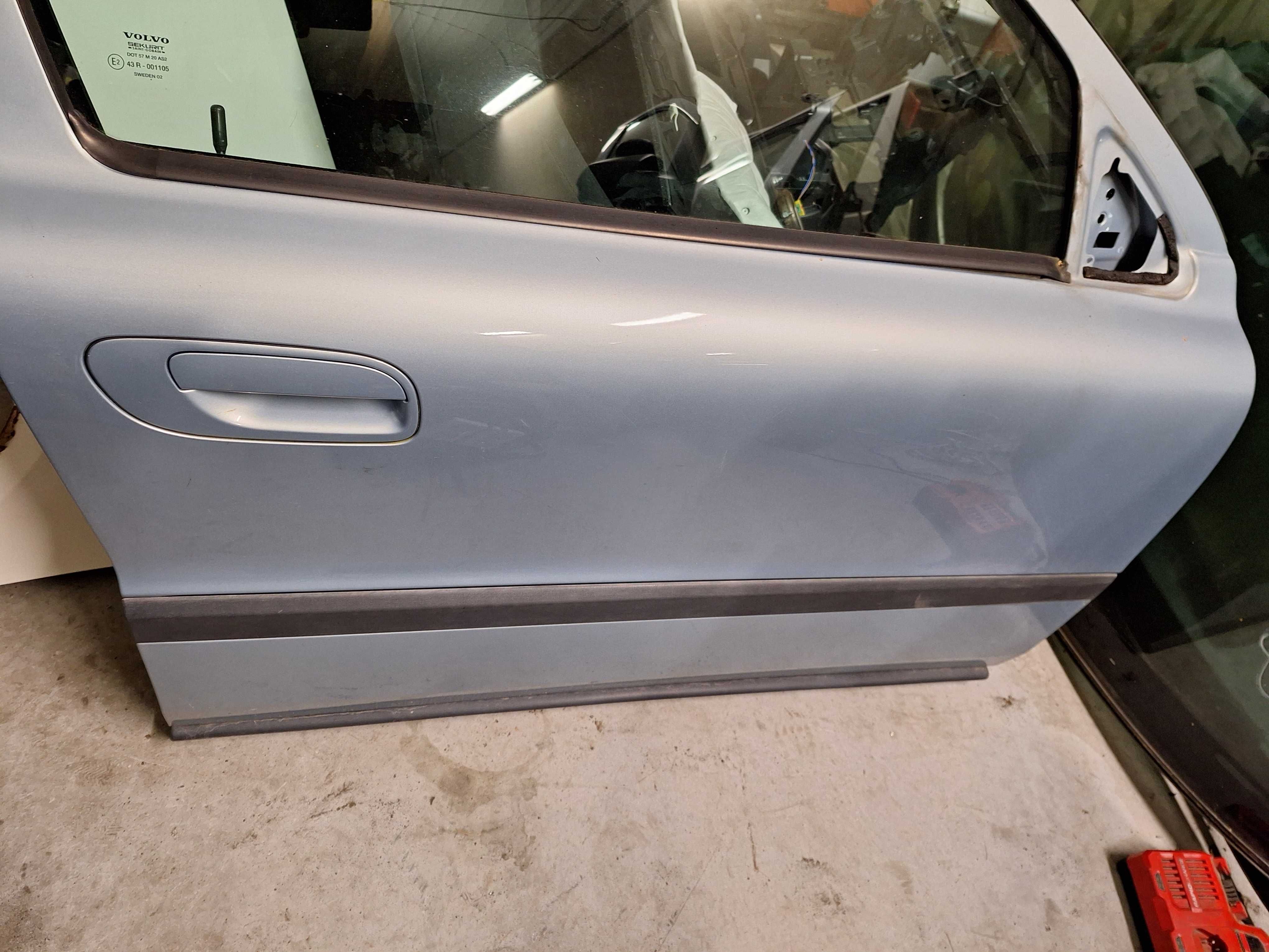 Drzwi prawe przód volvo s60 v70 00-04 r 444-46