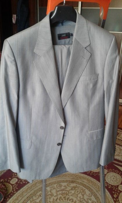 Мужской костюм светло-серый, 52 размер