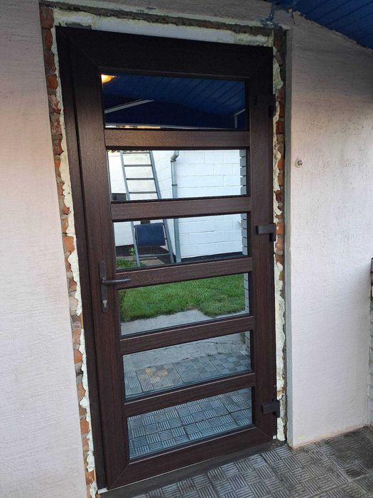 Металопластикові вікна та двері в сарай, душово, горище, вхідні