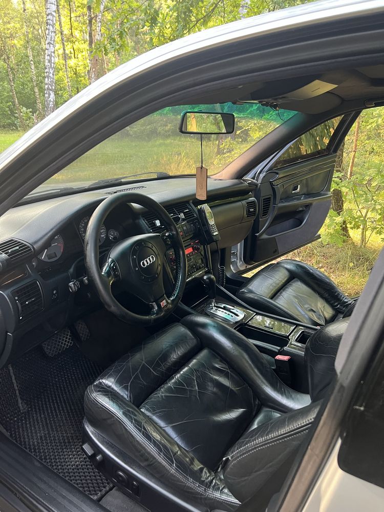 Продам Audi S8 D2