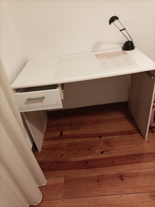 Secretária e Cadeira