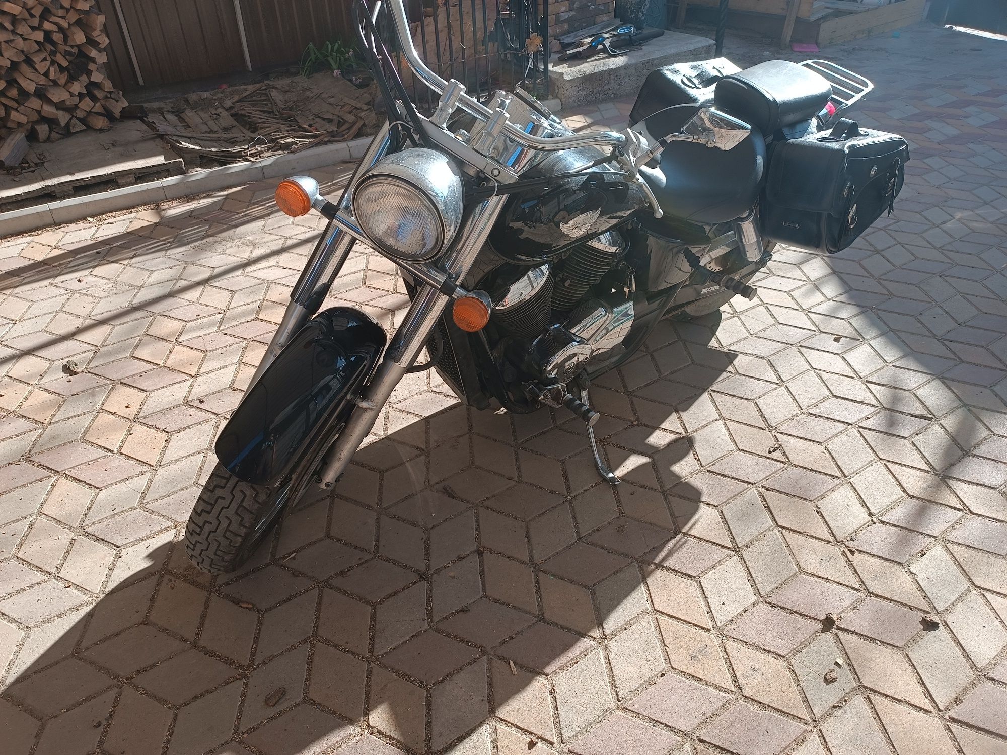 Продам honda shadow 400