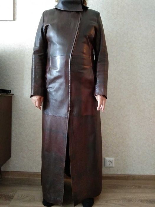 Кожаное, женское пальто.