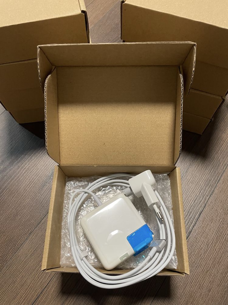 Зарядний пристрій на Macbook. Magsafe 2.45 w