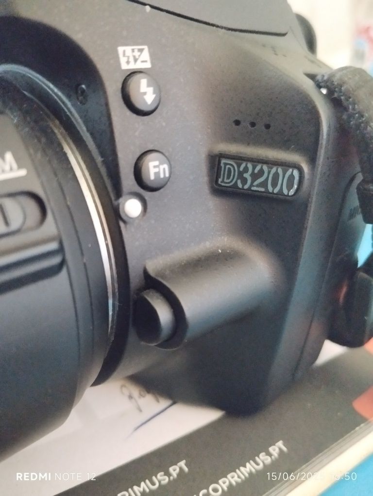 Nikon D3200 com mala.